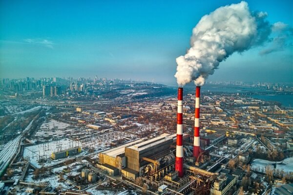 В режимі тотальної економії: Шмигаль оголосив про початок опалювального сезону в Україні