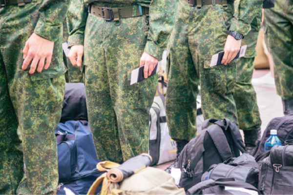 У Криму окупанти мобілізують в першу чергу трактористів і водіїв швидкої допомоги