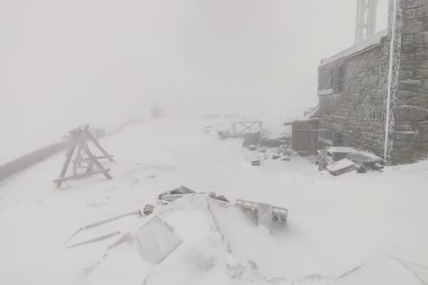 Гора Піп Іван знову вкрилася снігом