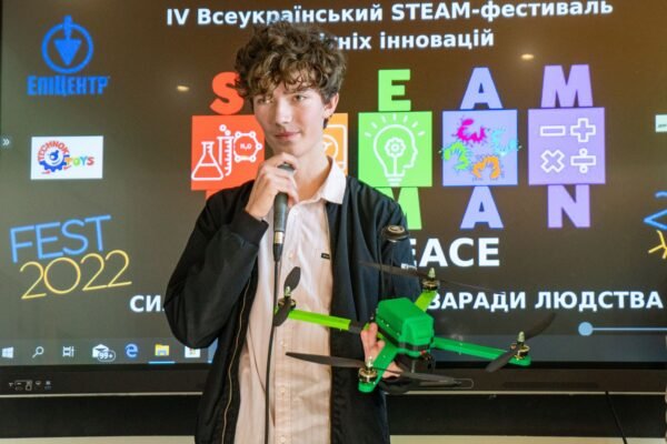 Допомога ЗСУ: Школяр з Івано-Франківська зробив дрон для пошуку мін