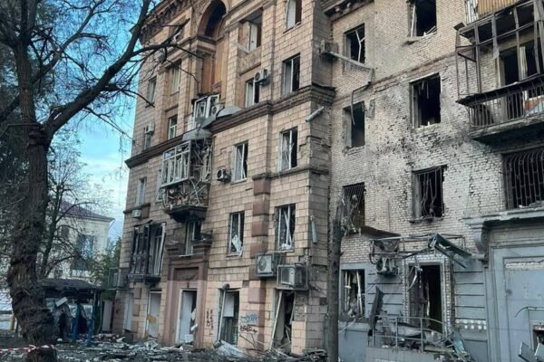 У Запоріжжі внаслідок ракетного удару пошкоджені понад 40 будинків (ФОТО)
