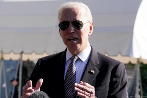 Байден не бачить сенсу зустрічатися з путіним