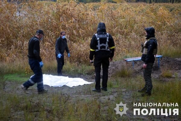 Поліція закінчила ексгумацію тіл на місці масового поховання у Лимані