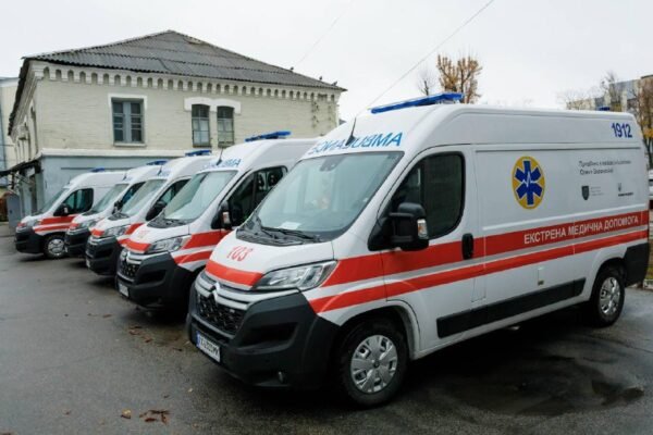 Медиків Харківщини підсилили новими каретами “швидкої” та мобільною амбулаторією