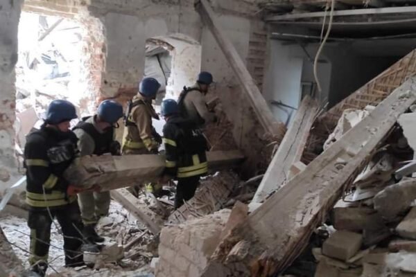 Розбір завалів на території Святогірської лаври завершено. Рятувальники дістали три тіла з-під уламків