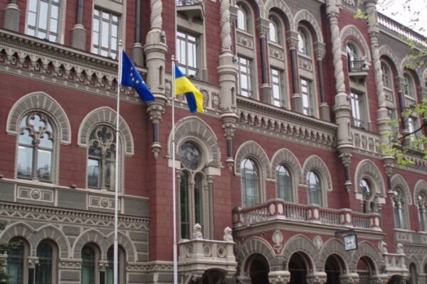 Заради курсової стабільності: Нацбанк зберіг облікову ставку у 25%