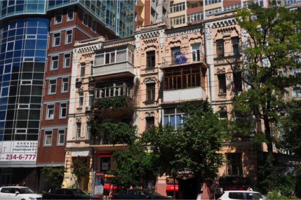 Петиція щодо відновлення зруйнованого дроном будинку купця Лева у Києві набрала голоси