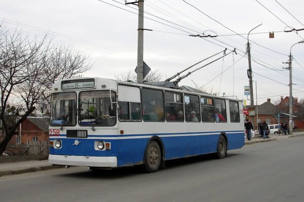 У Хмельницькому істотно зменшили кількість тролейбусів на маршрутах