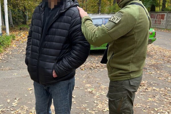 Жителя Бучі, що перейшов на бік окупантів, а потім хотів “замаскуватися”, вступивши в добробат, затримала СБУ