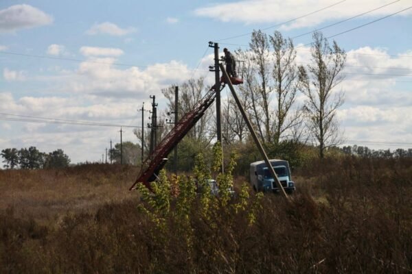 Енергетичний фронт: В населені пункти Харківщини повертається електрика