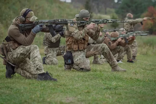 Бойова тактика і сучасна зброя: ЄС готовий навчати 15 тисяч українських військових
