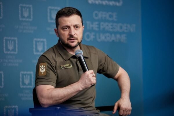 Зеленський назвав “інформаційною атакою” повідомлення про втечу росіян з Херсону