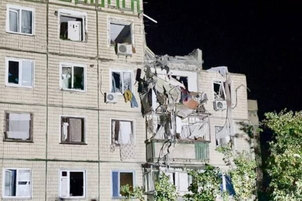 Масована атака на Нікополь: Зруйновано понад 30 будинків, місто без води і світла