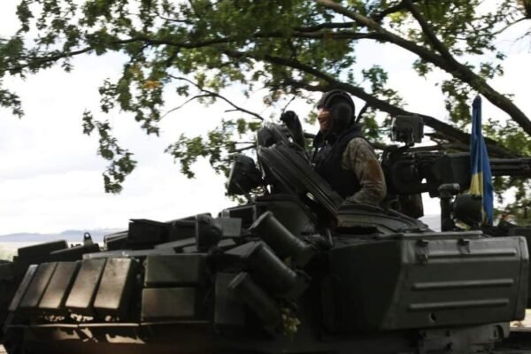В очікуванні наступу ЗСУ: На Луганщині окупанти знищують документи і мінують будівлі