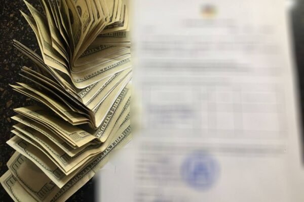 На Буковині адвокат продавав автомобілі, передані для ЗСУ