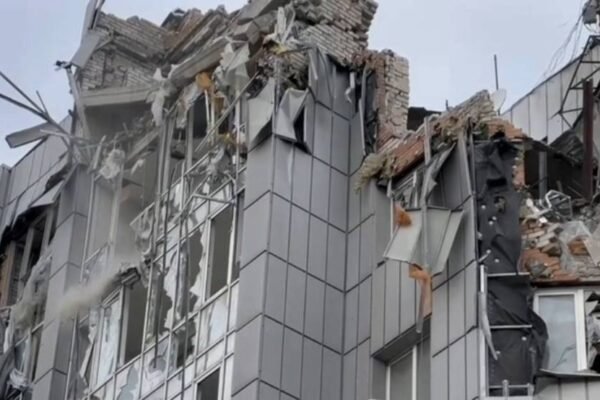 У тимчасово окупованому Алчевську сталася “бавовна” у готелі, де живуть окупанти (ФОТО)