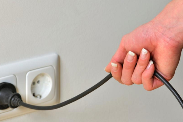 Українців закликають економити електроенергію не лише ввечері, а й вдень