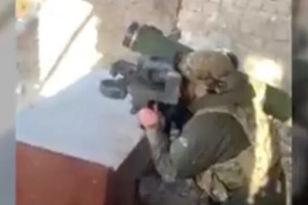 Спецпризначенці знищили “Джавеліном” ворожу БМП разом з піхотою на броні (ВІДЕО)