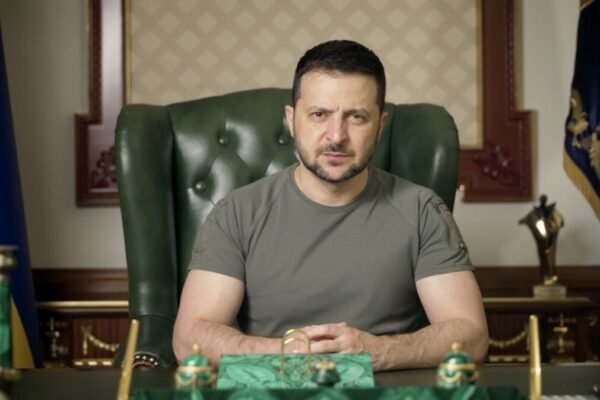Ракетні удари, зв’язок і тепло: Зеленський провів засідання Ставки Верховного Головнокомандувача