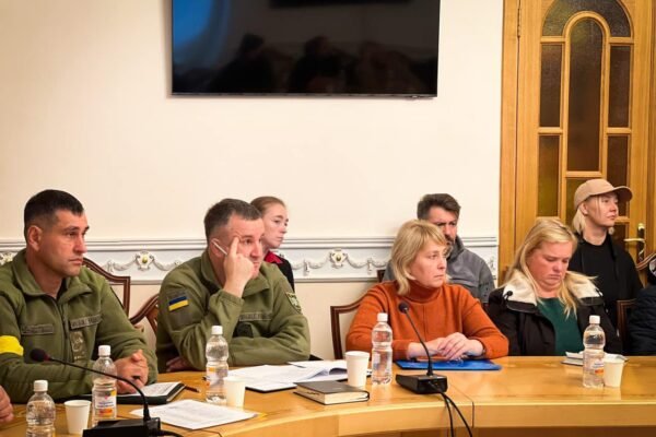 З полону визволили вже 30 військових зі Зміїного, по інших триває робота, – Лубінець.