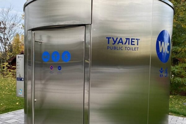 Жителів Дніпра закликали не трощити пеленальні столики під час сексу у вуличних туалетах