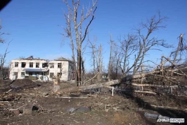 Трупи окупантів і потрощені будівлі: Як виглядає деокупована Макіївка (ФОТО)