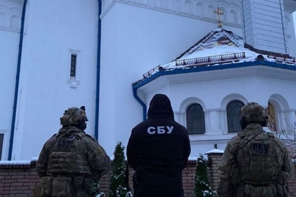 Громадянство рф, методички та посвідчення окупантів: СБУ прийшла з обшуками в Чернівецьку єпархію УПЦ МП (ФОТО)