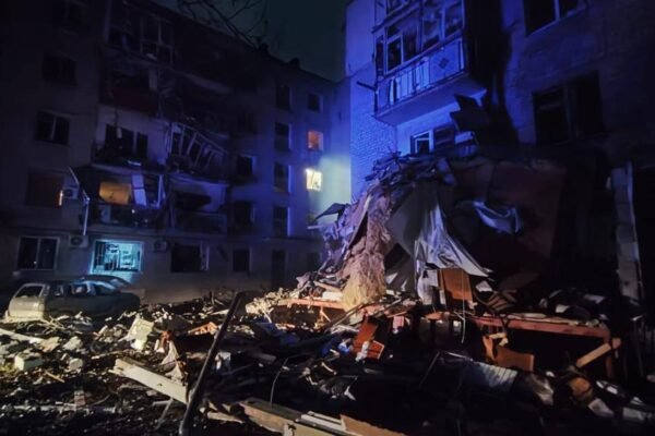 Деталі атаки на Миколаїв від Офісу президента: Будинок зруйновано з першого по п’ятий поверх (ФОТО, ВІДЕО)