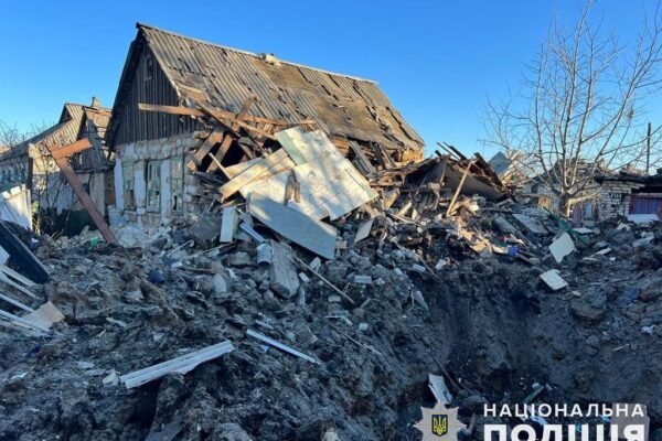 Зруйновані будинки, завод та адмінбудівля: окупанти обстріляли 7 населених пунктів на Донеччині (ФОТО)