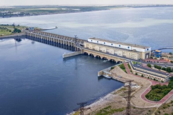 Незворотні наслідки: Підрив Каховської ГЕС може призвести до падіння рівня води у водосховищі, що охолоджує ЗАЕС