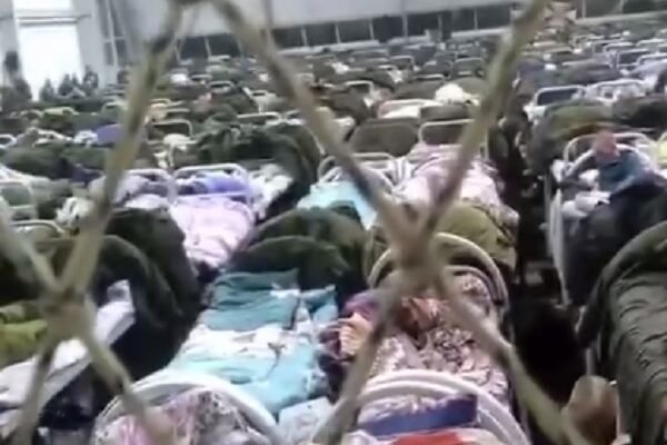 Живуть “на головах” одне в одного: Як виглядає “інкубатор” мобілізованих у Криму (ВІДЕО)