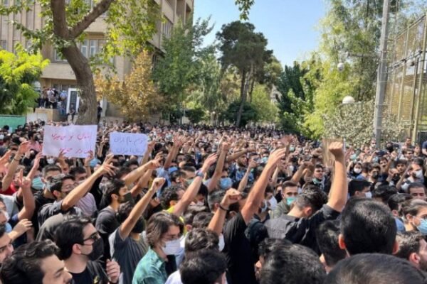 Уряд Ірану більшістю голосів проголосував за страту 14 тисяч протестувальників