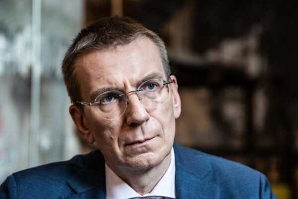 МЗС Латвії вимагає дозволити Україні бити по російських аеродромах
