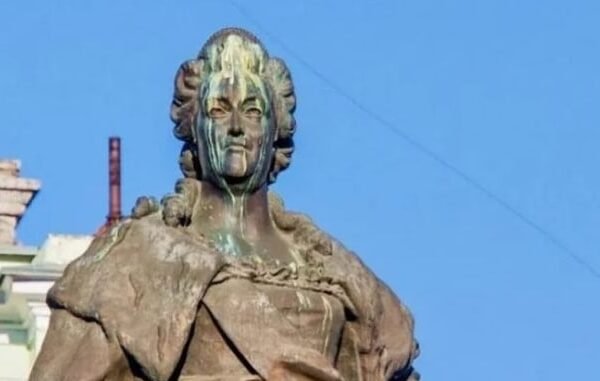 Катерина ІІ та Суворов всьо: Одеська міськрада проголосувала за демонтаж пам’ятників