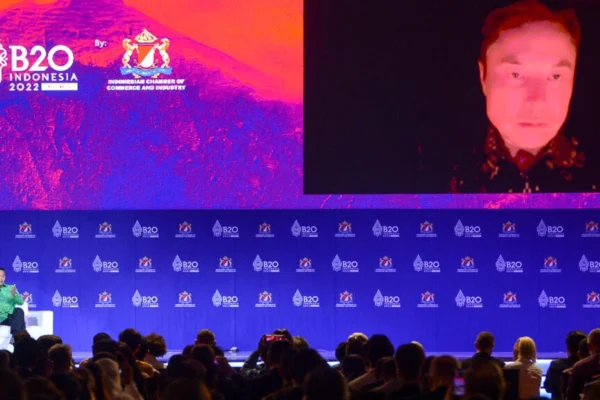 Маск виступив на саміті G20: Говорив про прибульців і “автомобілі-літаки”