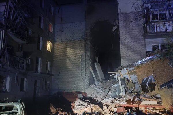Окупанти випустили ракети по житловій 5-поверхівці у Миколаєві. Є загиблі (ФОТО)