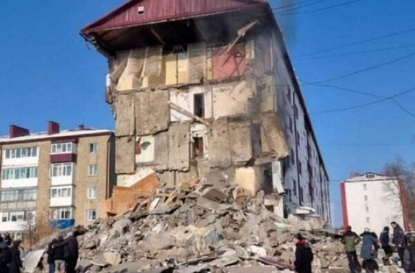 На Сахаліні внаслідок вибуху обвалилася житлова 5-поверхівка (ФОТО)