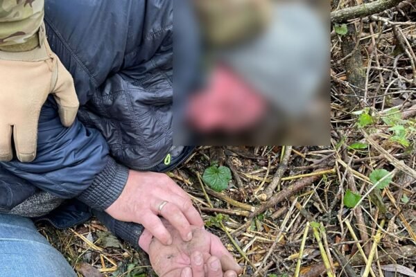 На Сумщині затримали двох зрадників, що передавали окупантам інформацію про позиції ЗСУ (ФОТО)