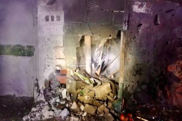 У житлові квартали Нікополя в ніч на 18 листопада прилетіло понад 40 реактивних нарядів (ФОТО)