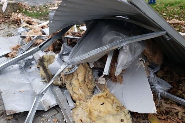 З’явилися нові фото наслідків влучання дронами-камікадзе в логістичне підприємство у Дніпрі