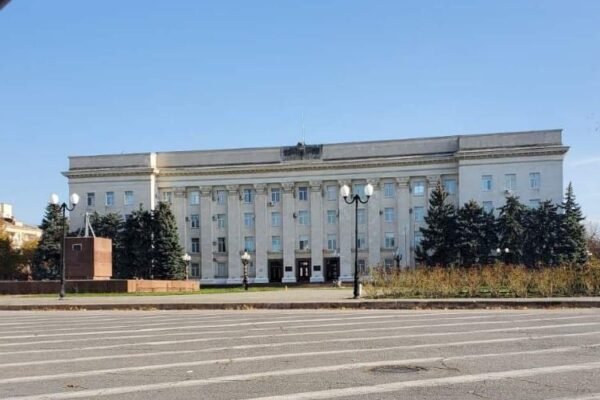 З будівлі Херсонської ОДА зник російський прапор