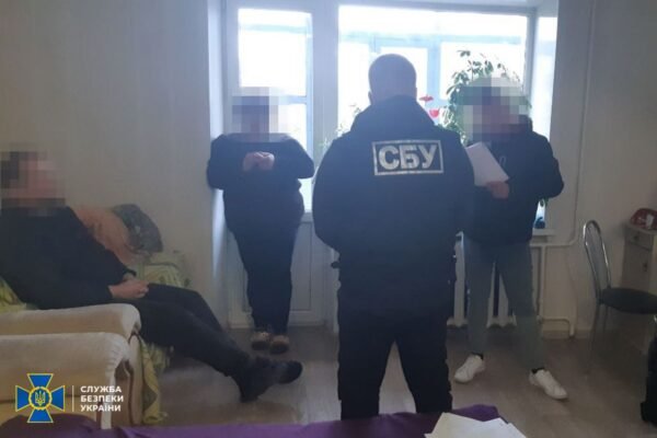 СБУ затримала блогера russia today, який приїхав в Україну і поширював в ЄС фейки про війну (ФОТО)
