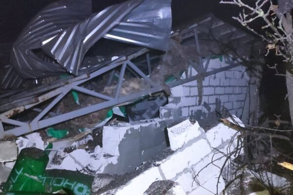 На Харківщині за добу окупанти обстріляли Вовчанськ та Чугуєв: є поранені (ФОТО)