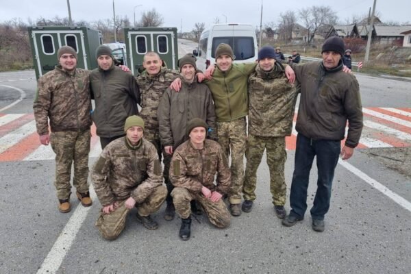 Україна повернула з полону ще 9 військових та 3 цивільних (ФОТО, ВІДЕО)
