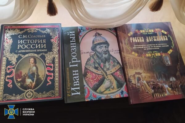 Готівка в рублях, зброя та рослітература: подробиці обшуків у Мураєва та його поплічників (ФОТО)