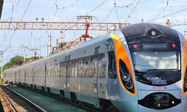 Деякі на 9 годин: Через знеструмлені ділянки в Україні затримуються 14 поїздів