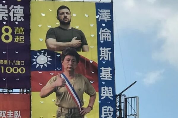 Кандидат в депутати на Тайвані піариться на фоні зображення Зеленського і путіна (ФОТО)