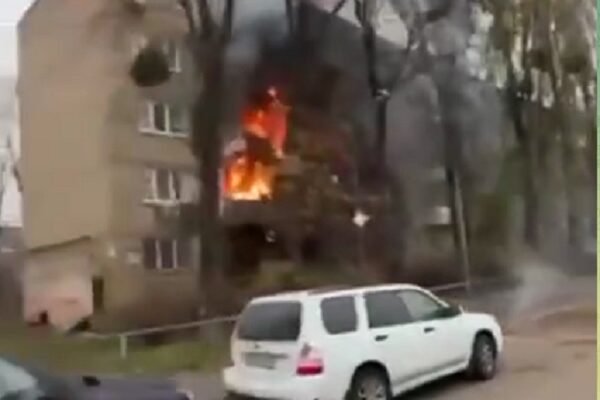 З’явилося відео наслідків влучання ракет у будинки в центрі Києва (ВІДЕО)