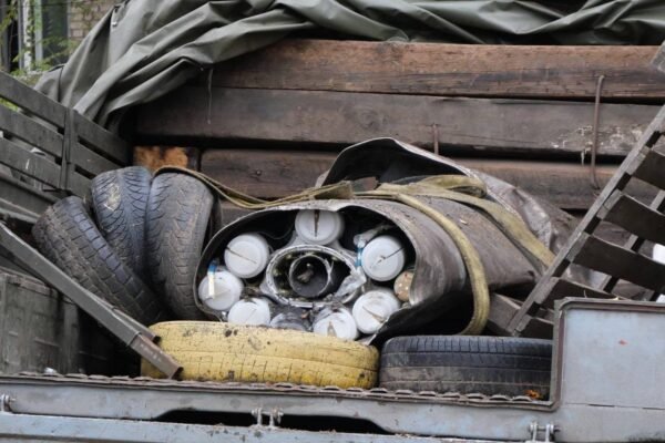 Обстріл Запоріжжя: У житловому районі впала ракета з півсотнею нерозірваних зарядів (ФОТО)