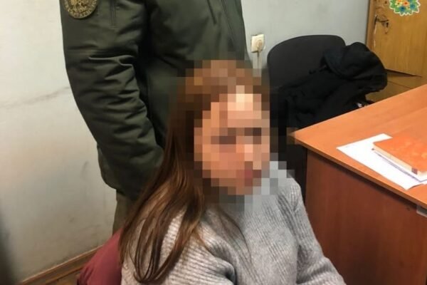 У Києві затримали колаборантку, яка після деокупації Харківщини намагалася втекти до ЄС (ФОТО)